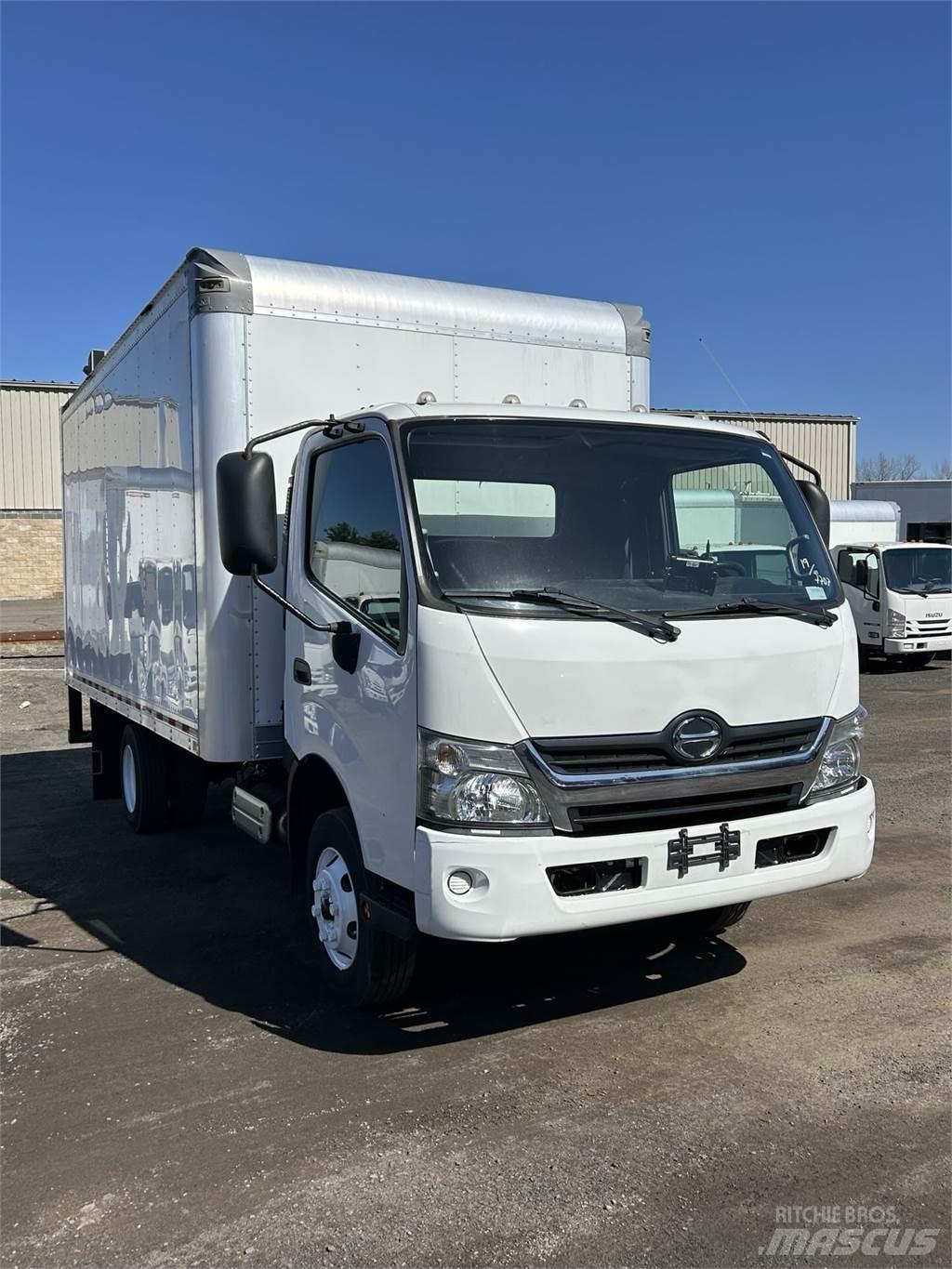 Hino 155 Caminhões de caixa fechada