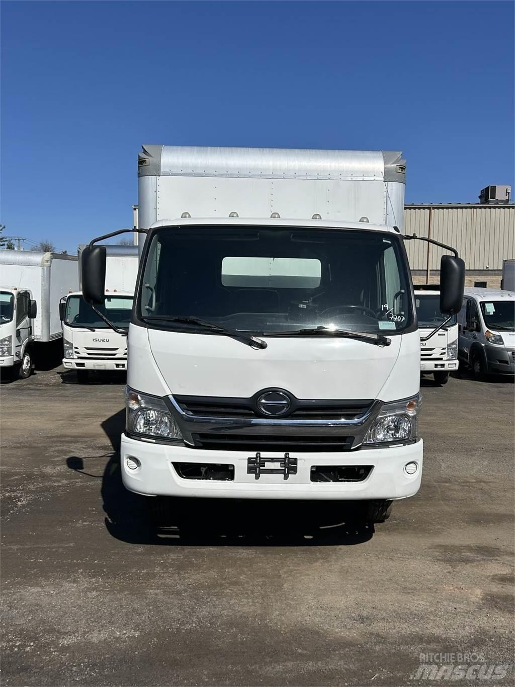 Hino 155 Caminhões de caixa fechada