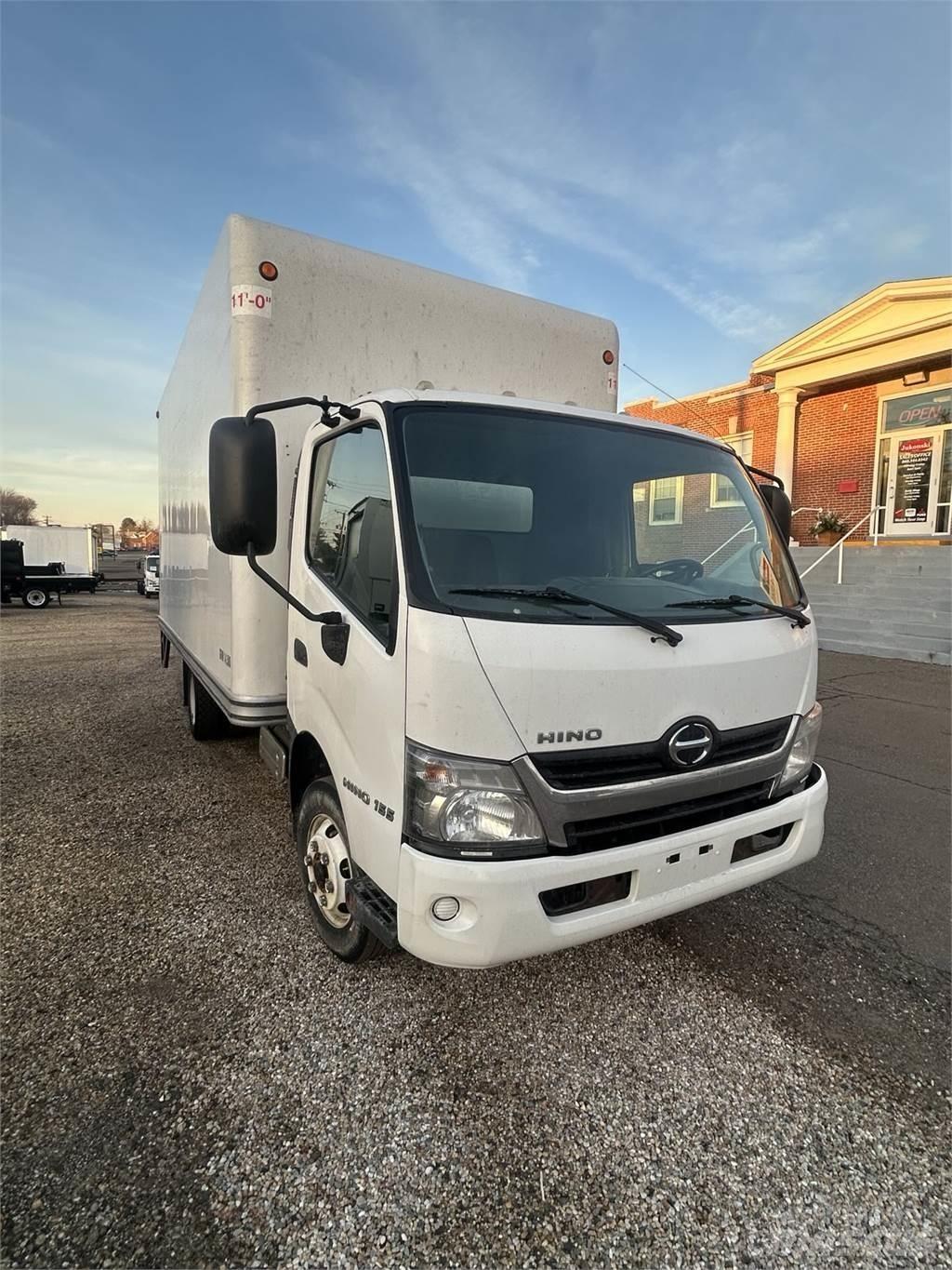 Hino 155 Caminhões de caixa fechada