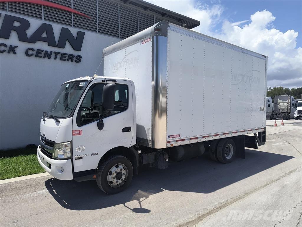 Hino 155 Caminhões de caixa fechada