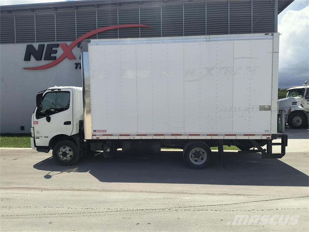 Hino 155 Caminhões de caixa fechada