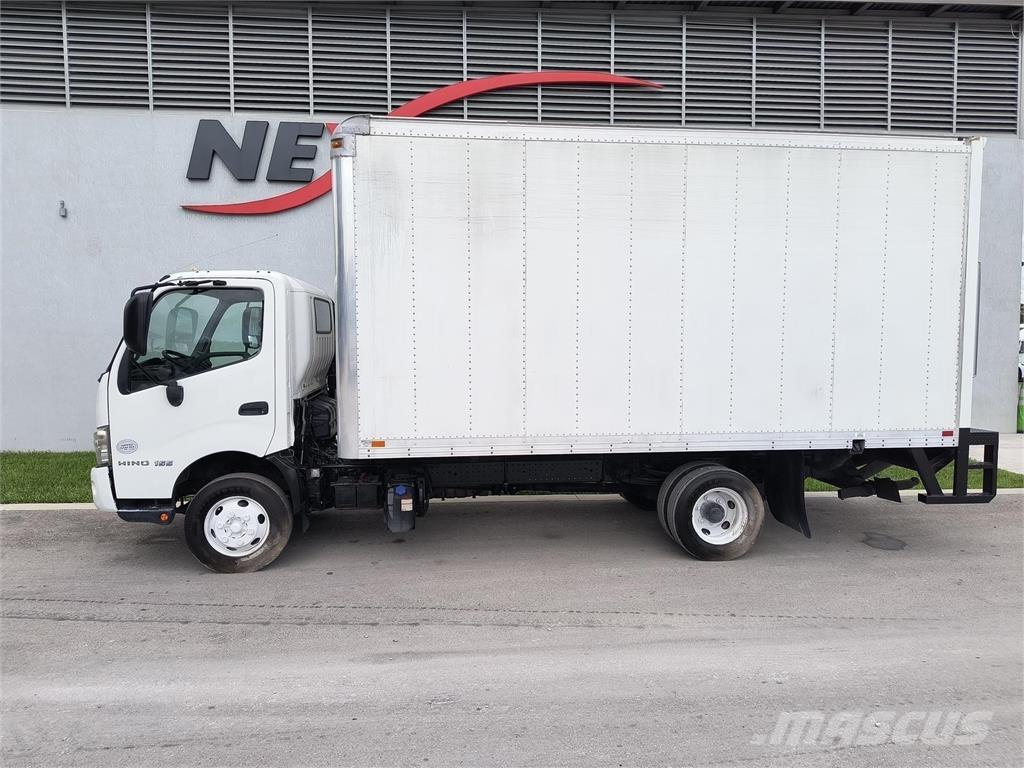 Hino 155 Caminhões de caixa fechada