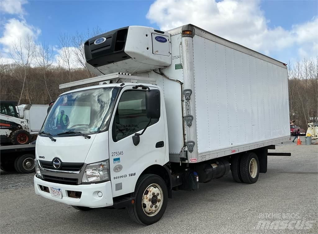Hino 195 Caminhões de caixa fechada