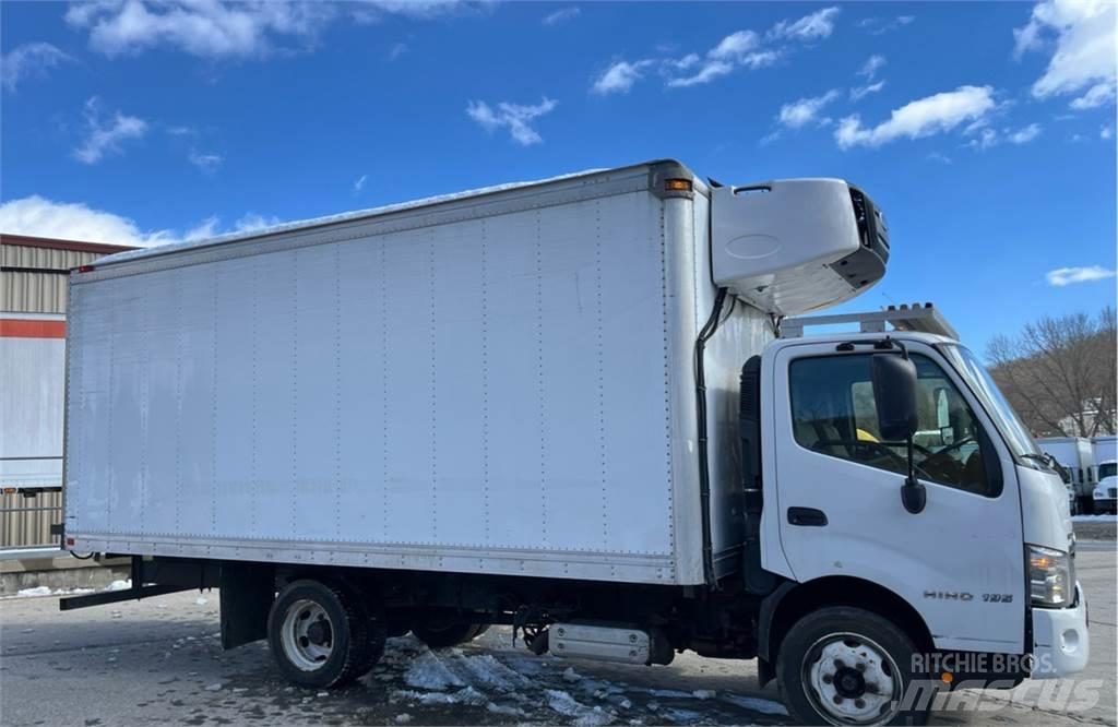 Hino 195 Caminhões de caixa fechada