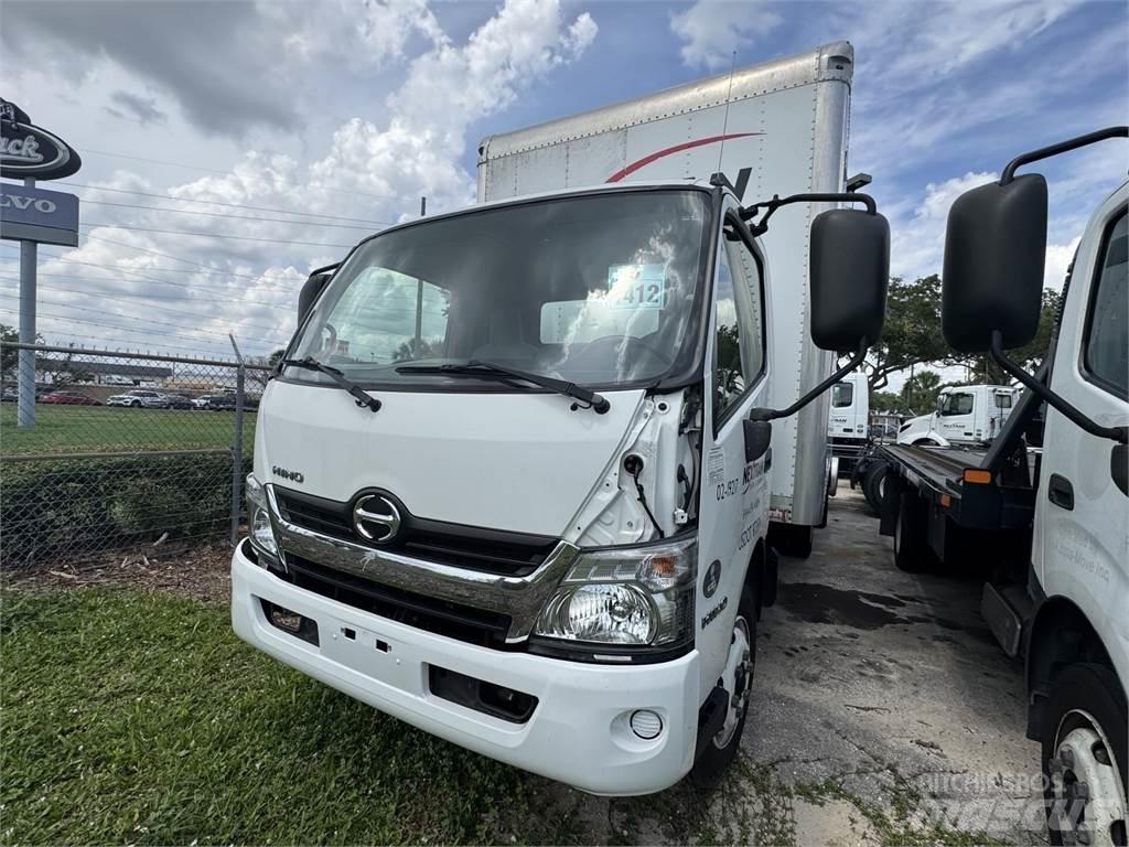 Hino 195 Caminhões de caixa fechada