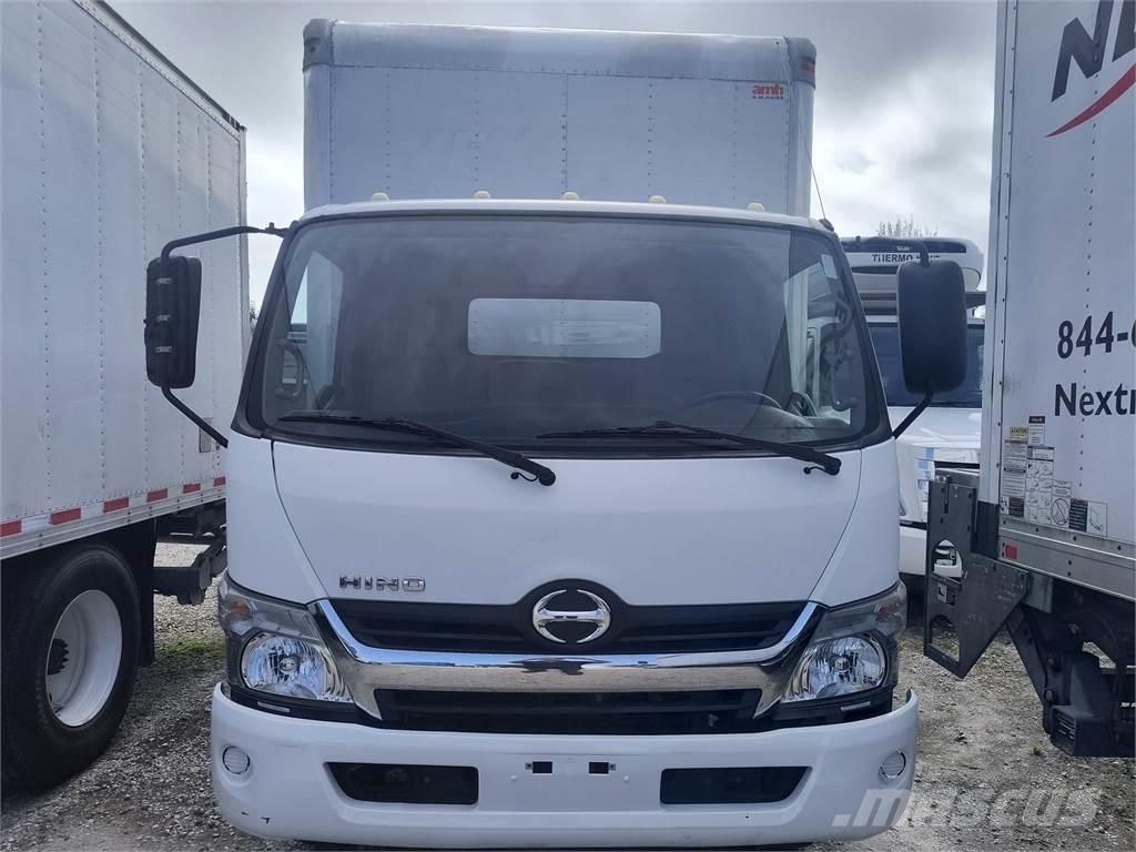 Hino 195 Caminhões de caixa fechada
