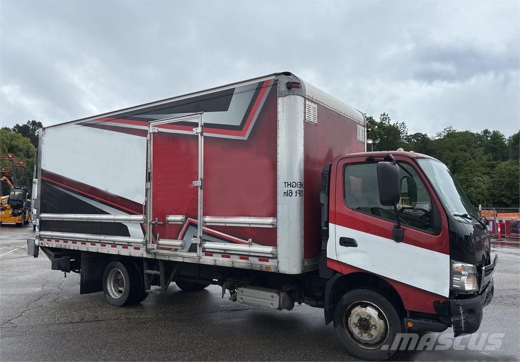Hino 195 Caminhões de caixa fechada
