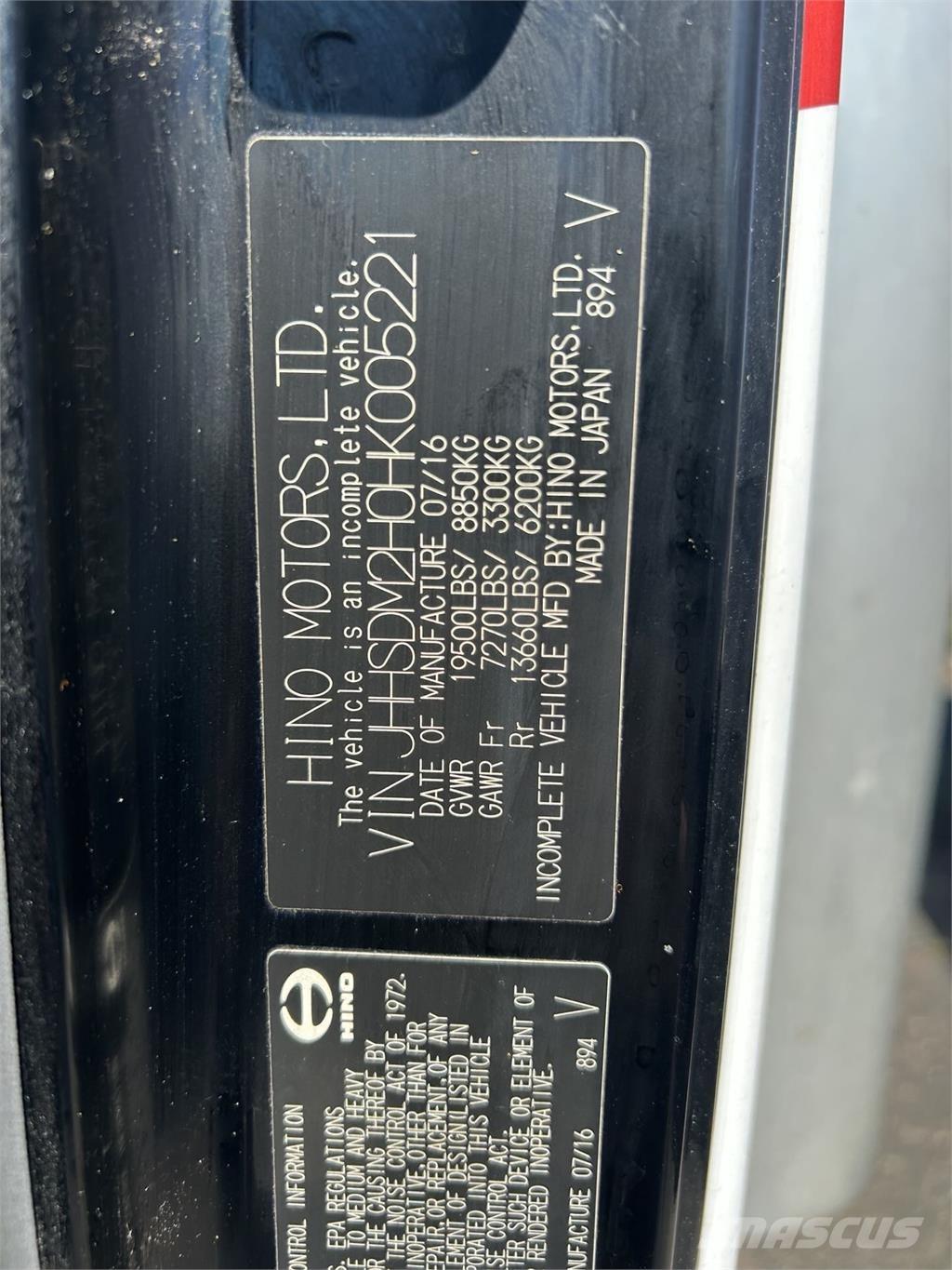 Hino 195 Caminhões de caixa fechada