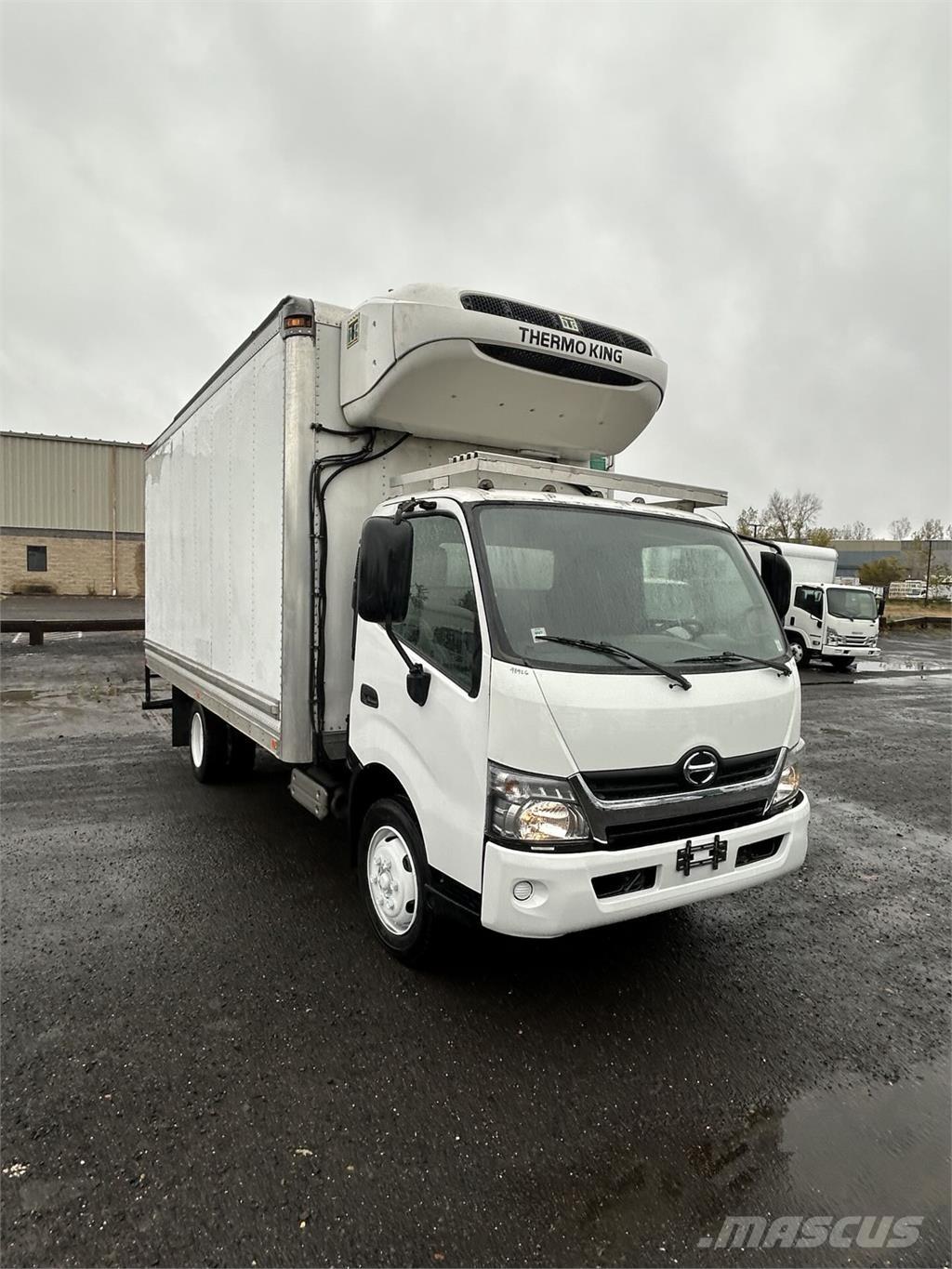 Hino 195 Caminhões de caixa fechada