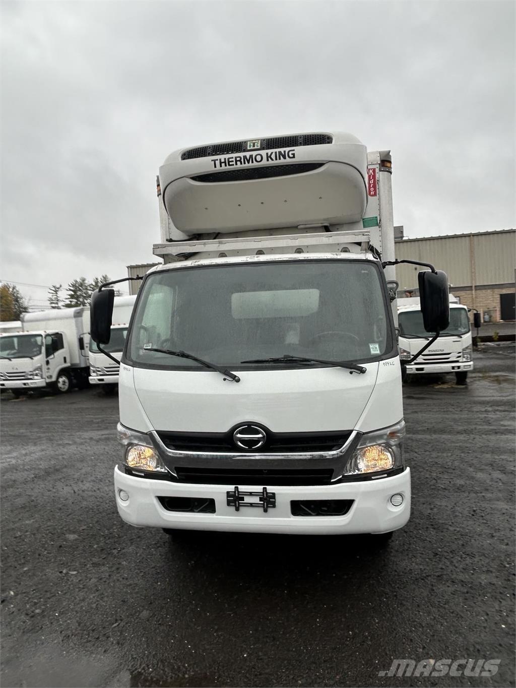 Hino 195 Caminhões de caixa fechada