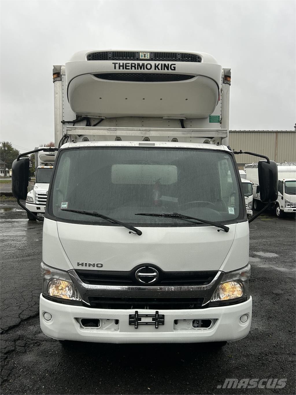 Hino 195 Caminhões de caixa fechada