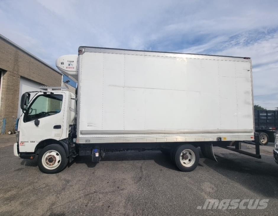 Hino 195 Caminhões de caixa fechada