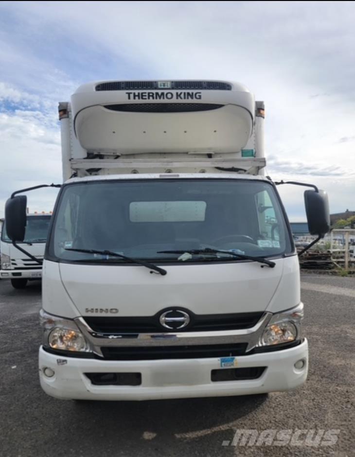 Hino 195 Caminhões de caixa fechada