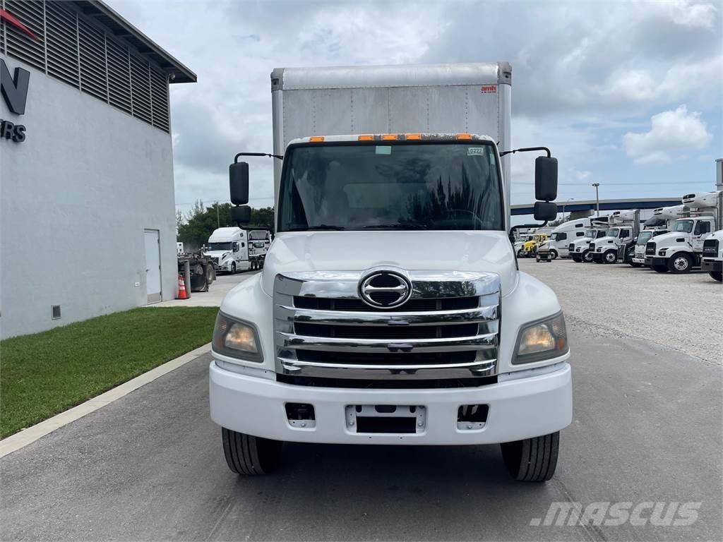 Hino 268 Caminhões de caixa fechada