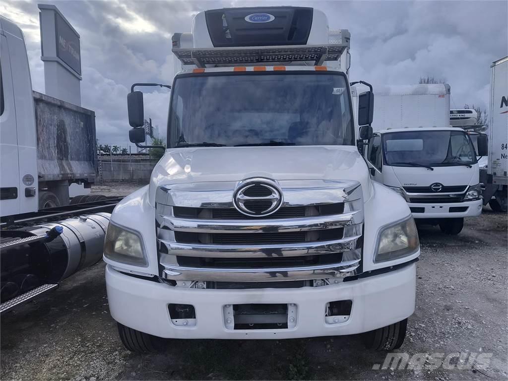 Hino 268 Caminhões de caixa fechada