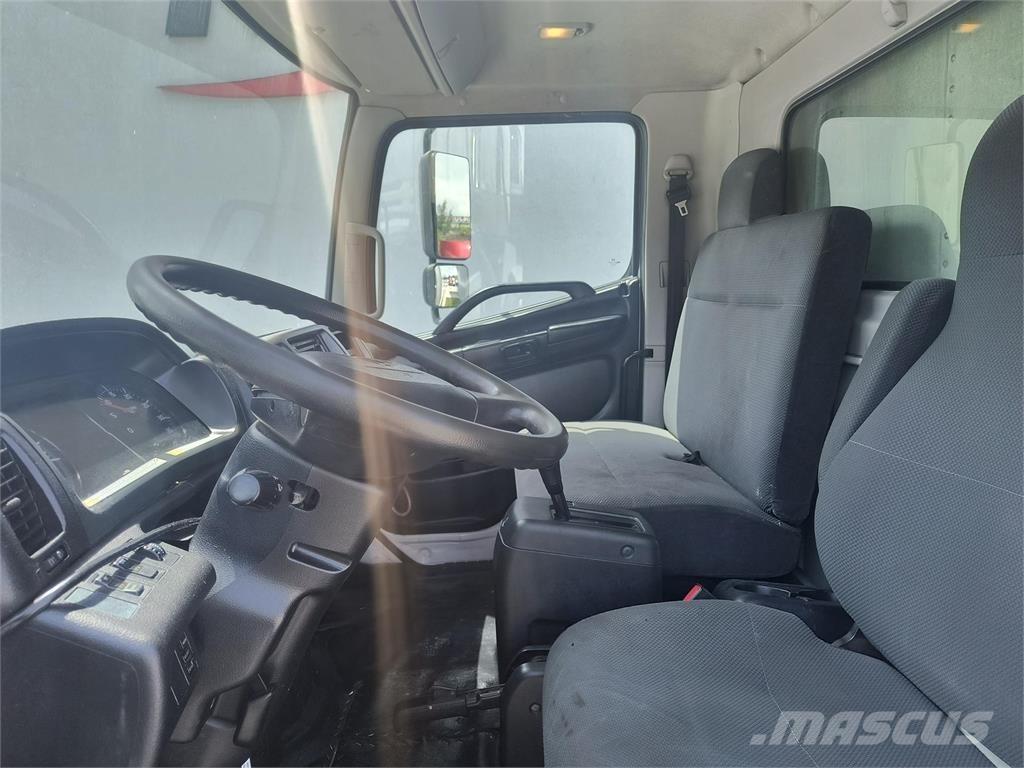 Hino 268 Caminhões de caixa fechada