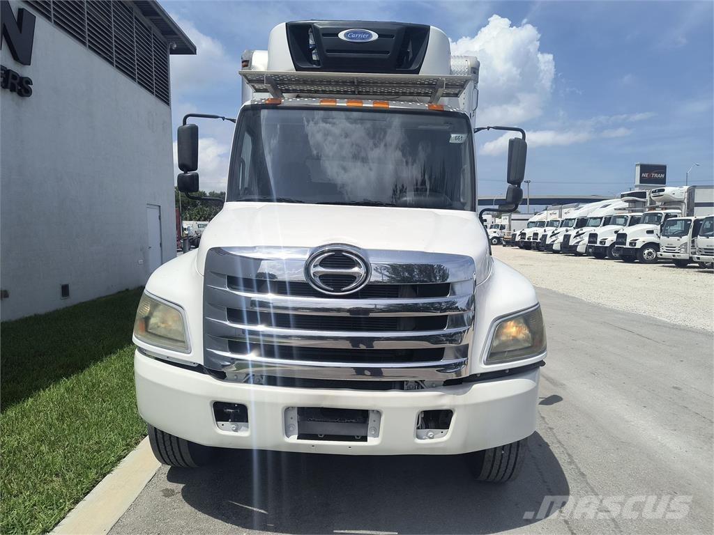 Hino 268 Caminhões de caixa fechada