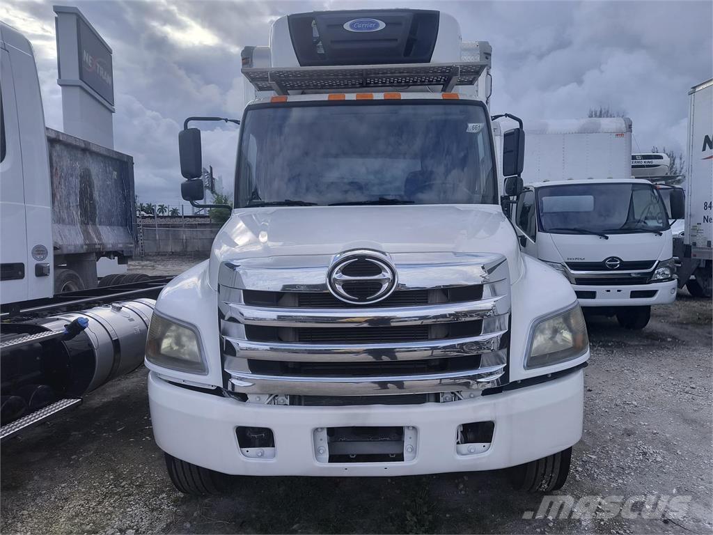Hino 268 Caminhões de caixa fechada