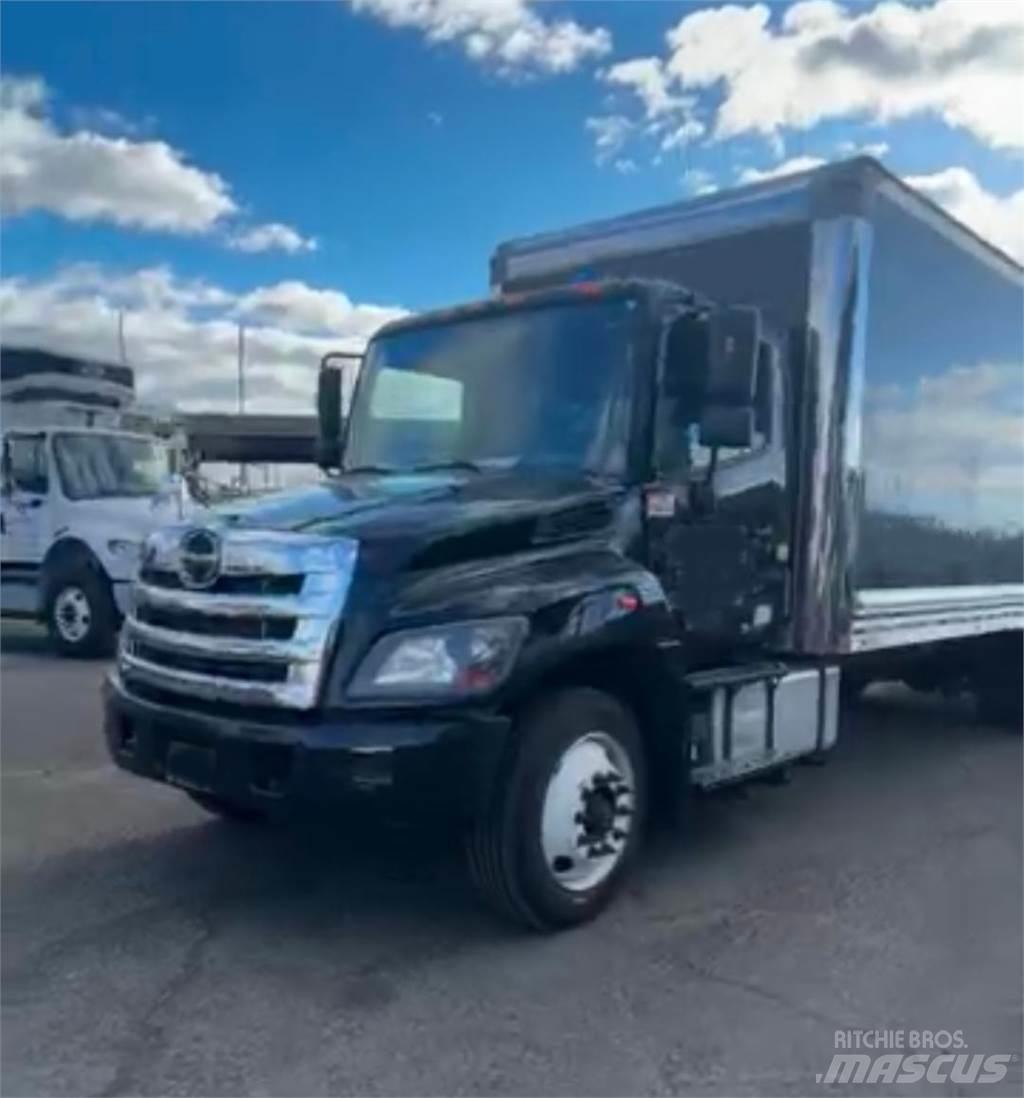 Hino 268A Caminhões de caixa fechada