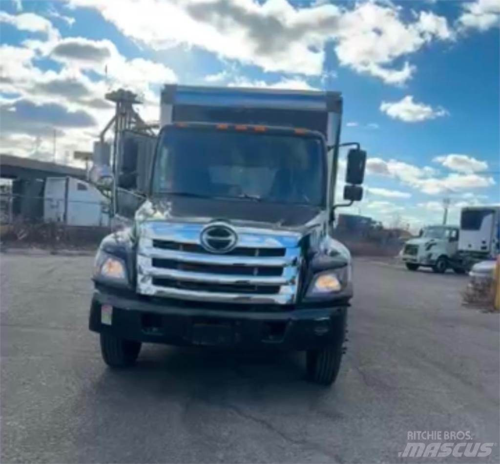 Hino 268A Caminhões de caixa fechada