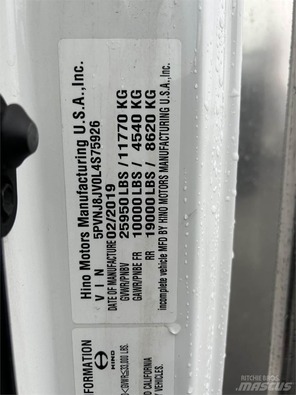 Hino 268A Caminhões de caixa fechada