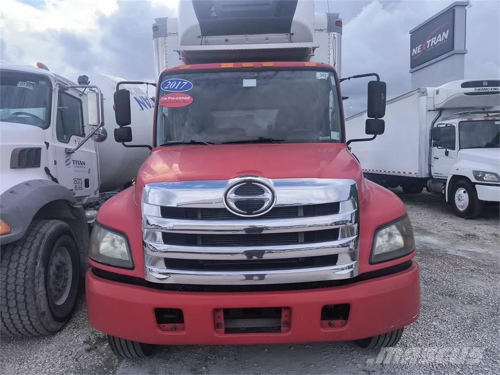 Hino 268A Caminhões de caixa fechada