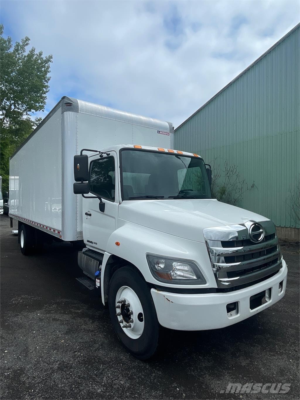 Hino 268A Caminhões de caixa fechada