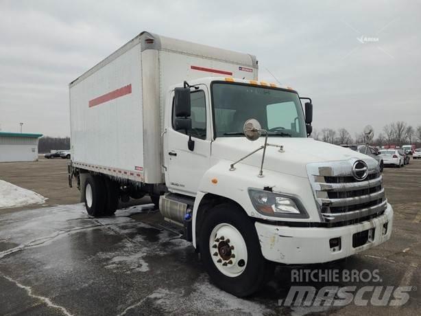 Hino 338 Caminhões de caixa fechada