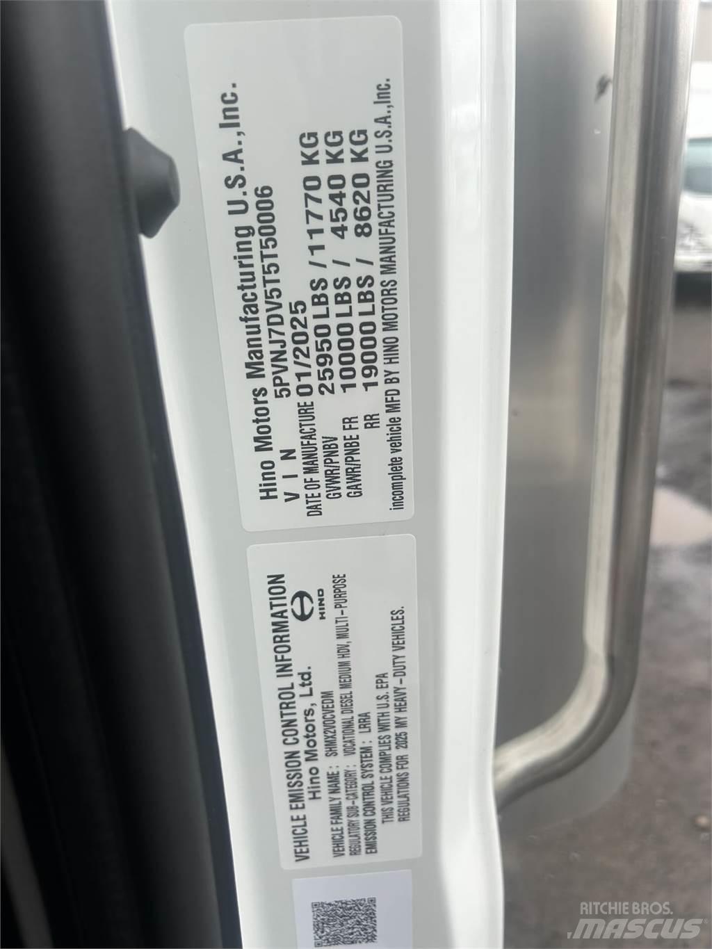 Hino L6 Caminhões de caixa fechada