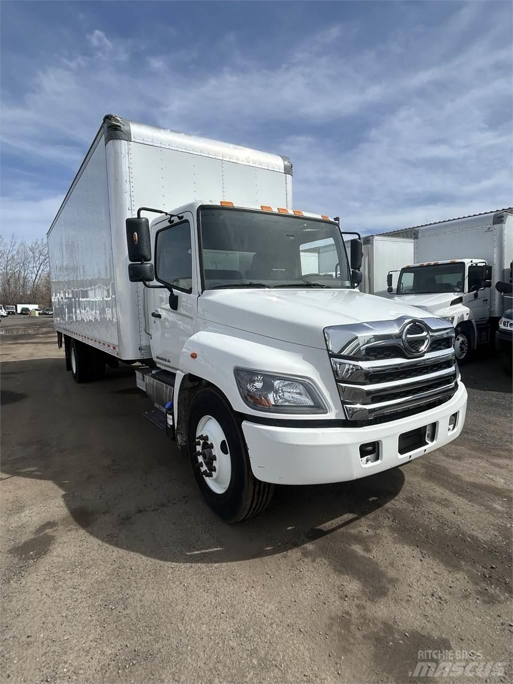 Hino L6 Caminhões de caixa fechada