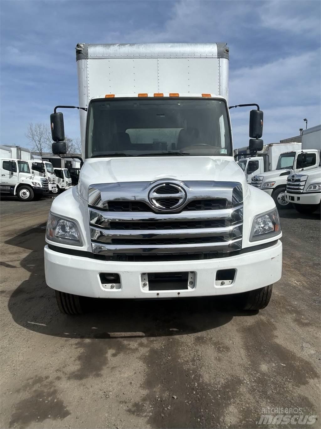 Hino L6 Caminhões de caixa fechada