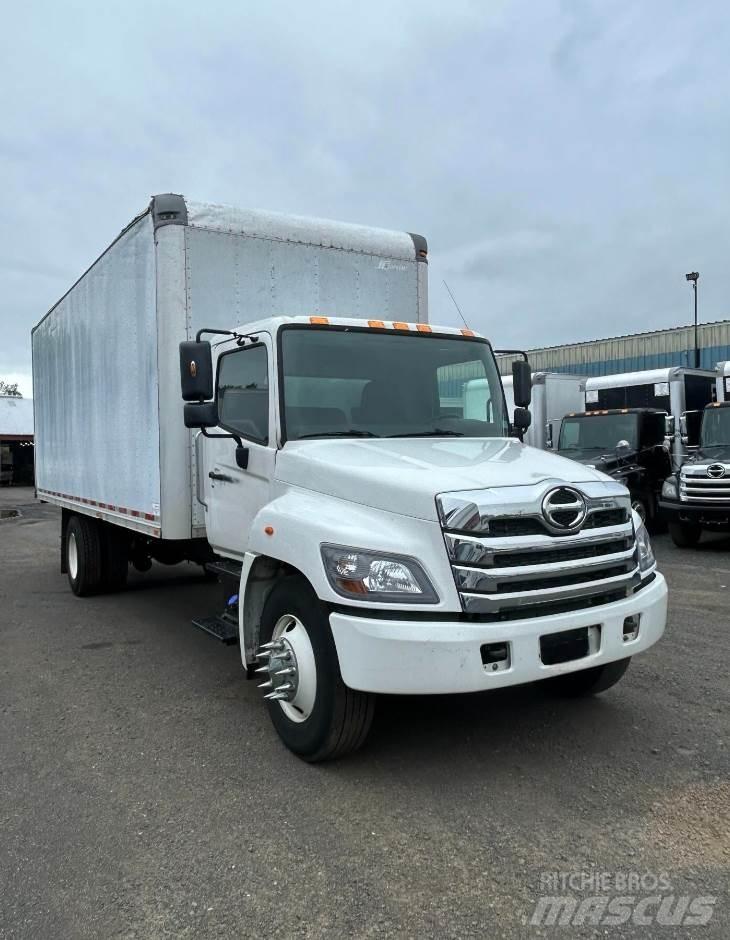 Hino L6 Caminhões de caixa fechada
