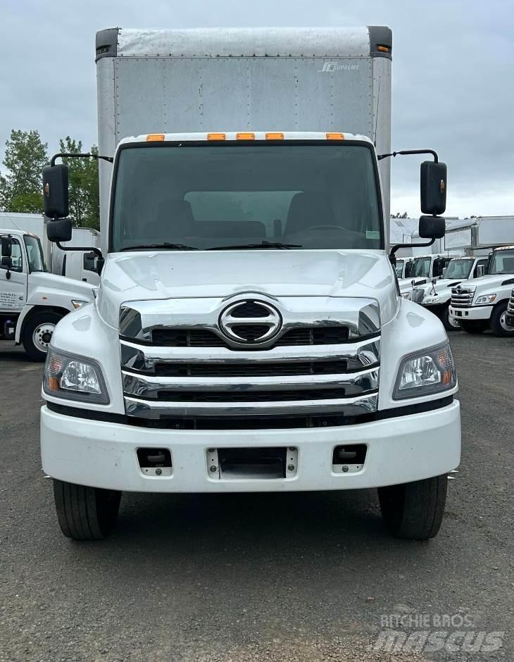 Hino L6 Caminhões de caixa fechada