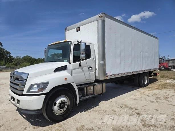 Hino L6 Caminhões de caixa fechada