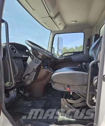 Hino L6 Caminhões de caixa fechada