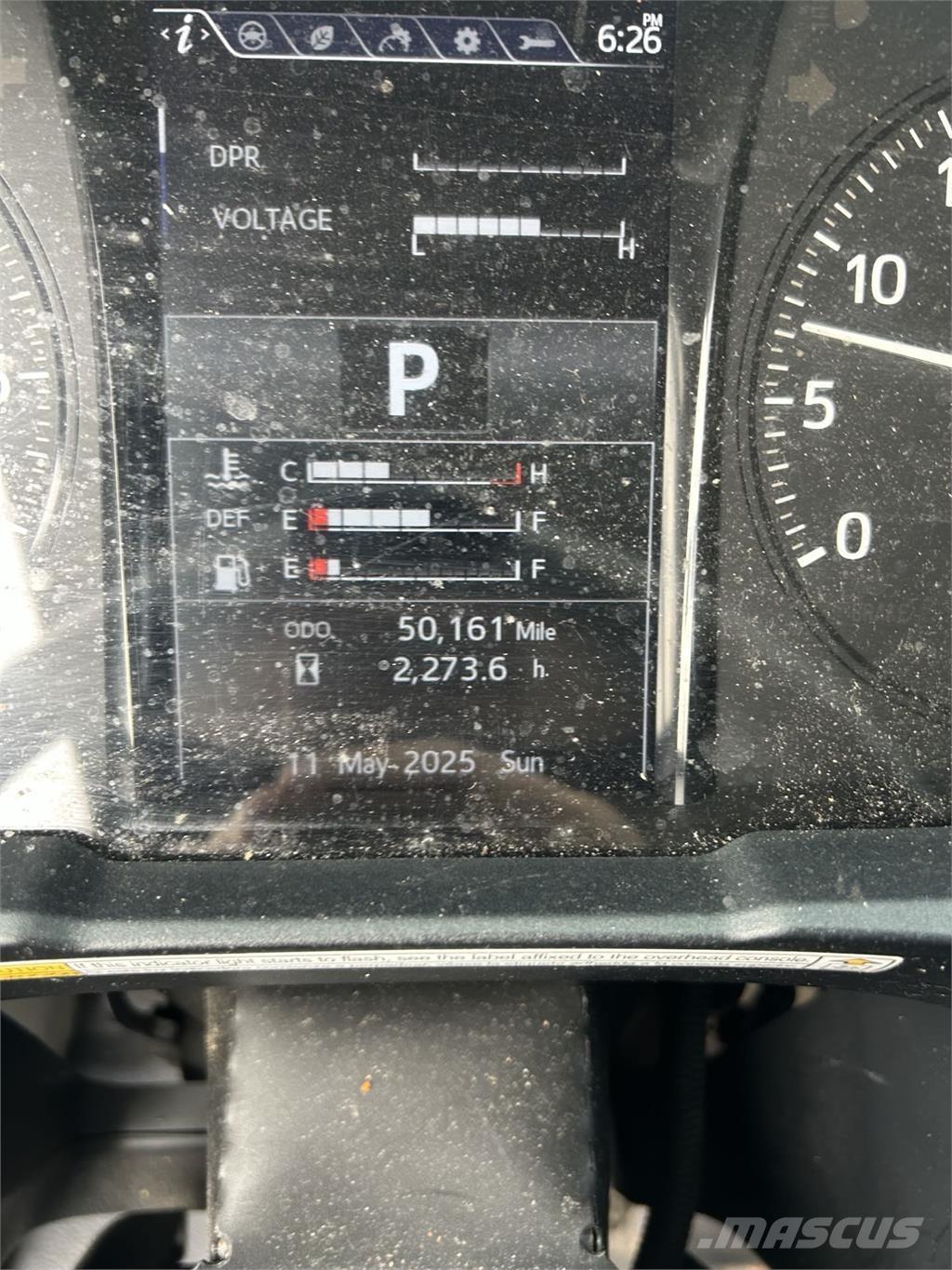 Hino L6 Caminhões de caixa fechada