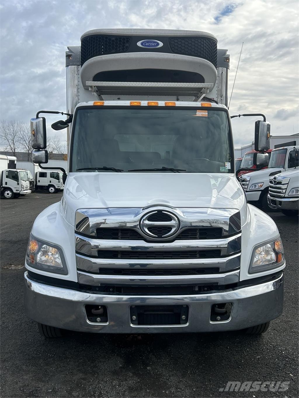 Hino L6 Caminhões de caixa fechada