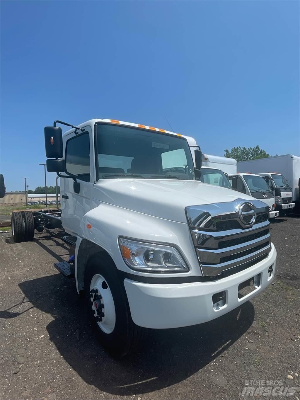 Hino L7 Camiões de chassis e cabine