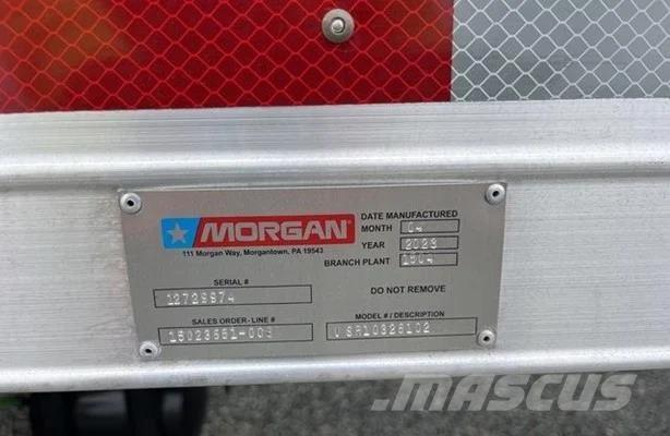 International 4300 Caminhões de caixa fechada