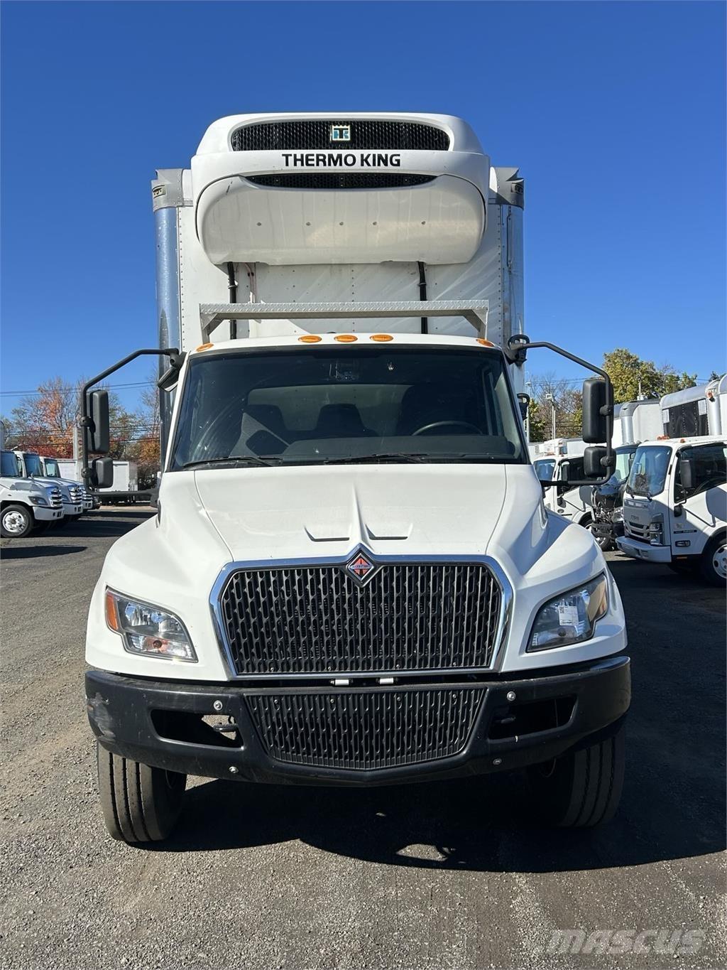 International MV607 Caminhões de caixa fechada