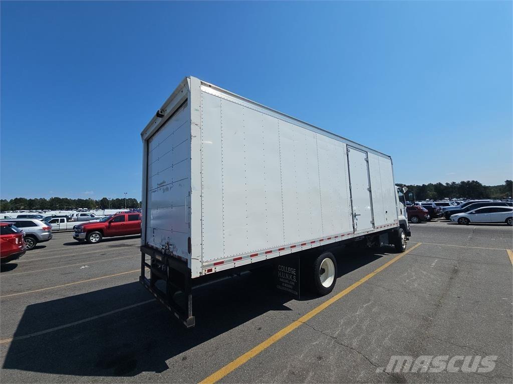 Isuzu FTR Caminhões de caixa fechada