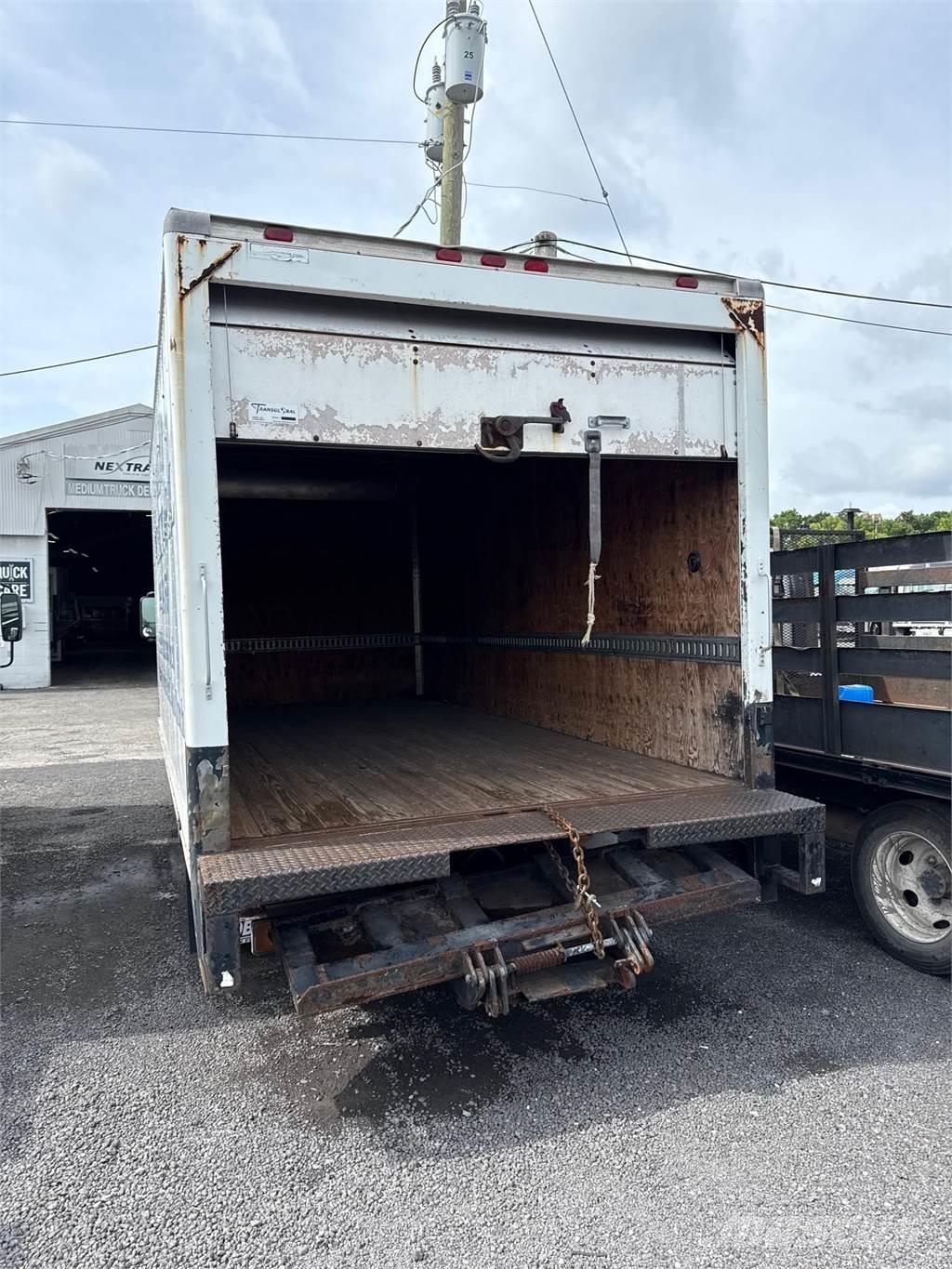Isuzu NPR Caminhões de caixa fechada