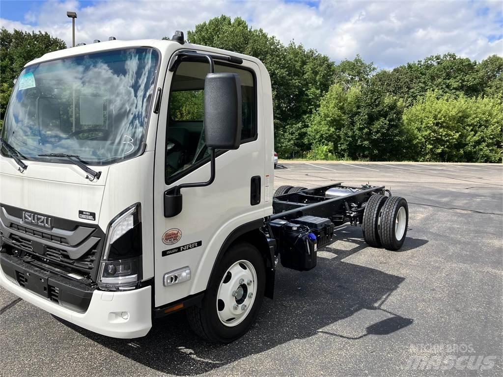 Isuzu NRR Camiões de chassis e cabine