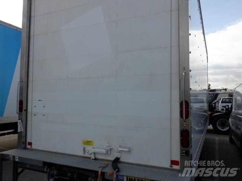 Isuzu NRR Caminhões de caixa fechada