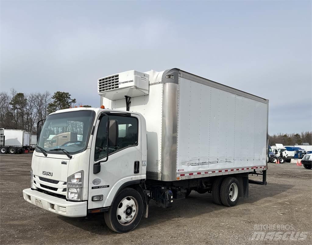 Isuzu NRR Caminhões de caixa fechada