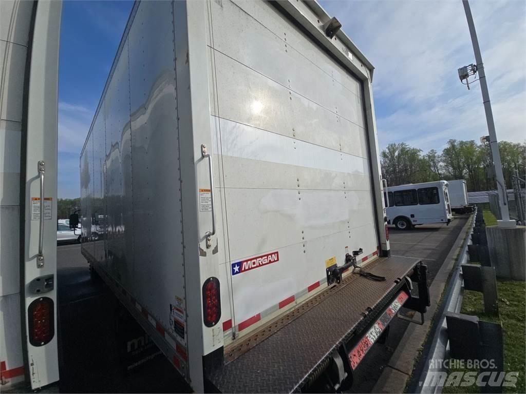 Isuzu NRR Caminhões de caixa fechada