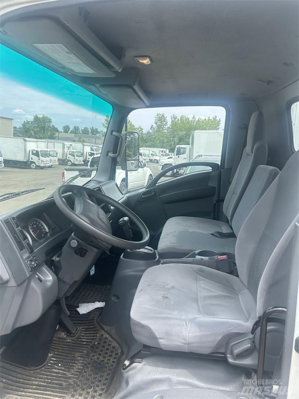 Isuzu NRR Caminhões de caixa fechada
