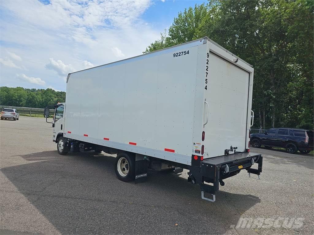 Isuzu NRR Caminhões de caixa fechada