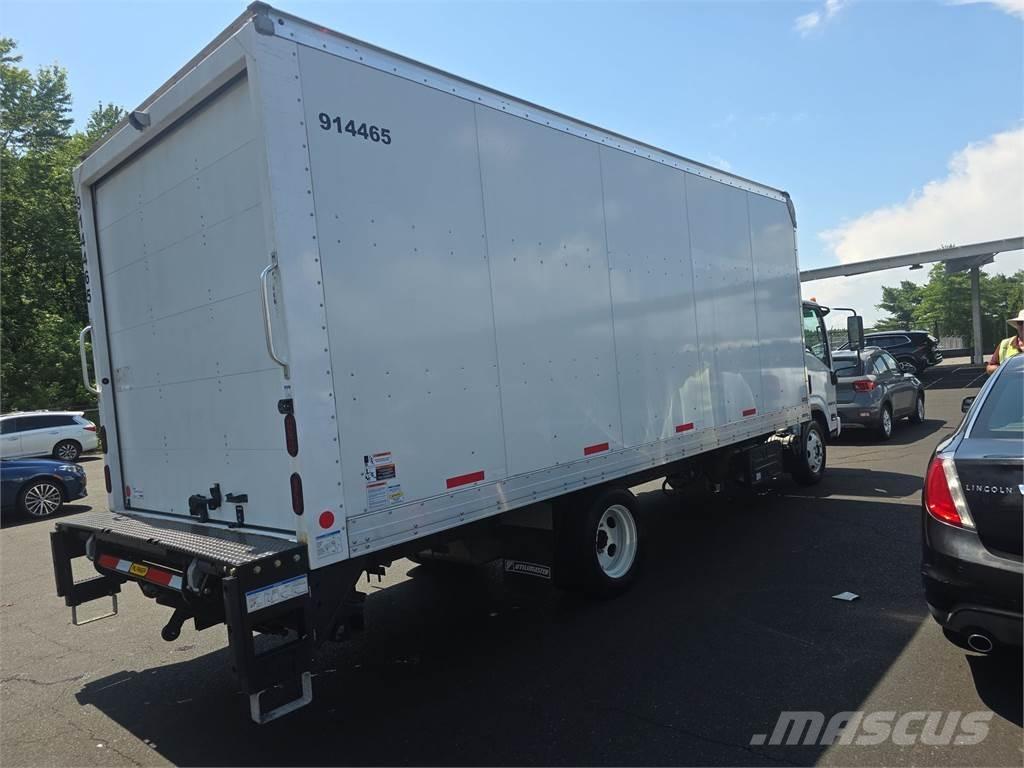Isuzu NRR Caminhões de caixa fechada