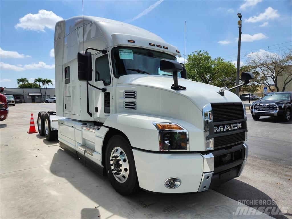 Mack AN64T Cavalos Mecânicos